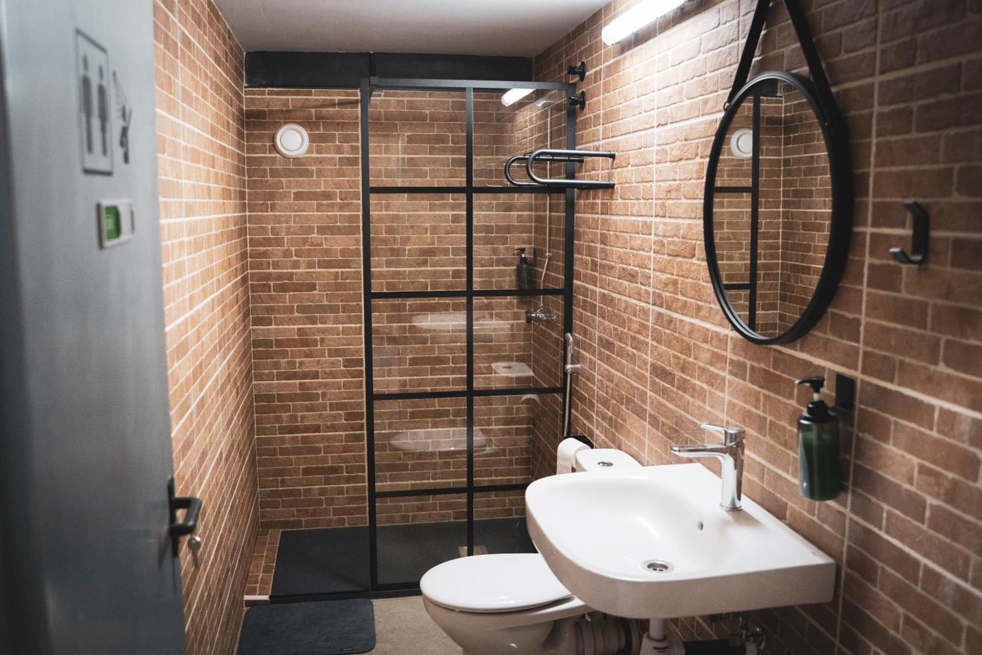Gallery Hostel Madrid Residencia ภายนอก รูปภาพ